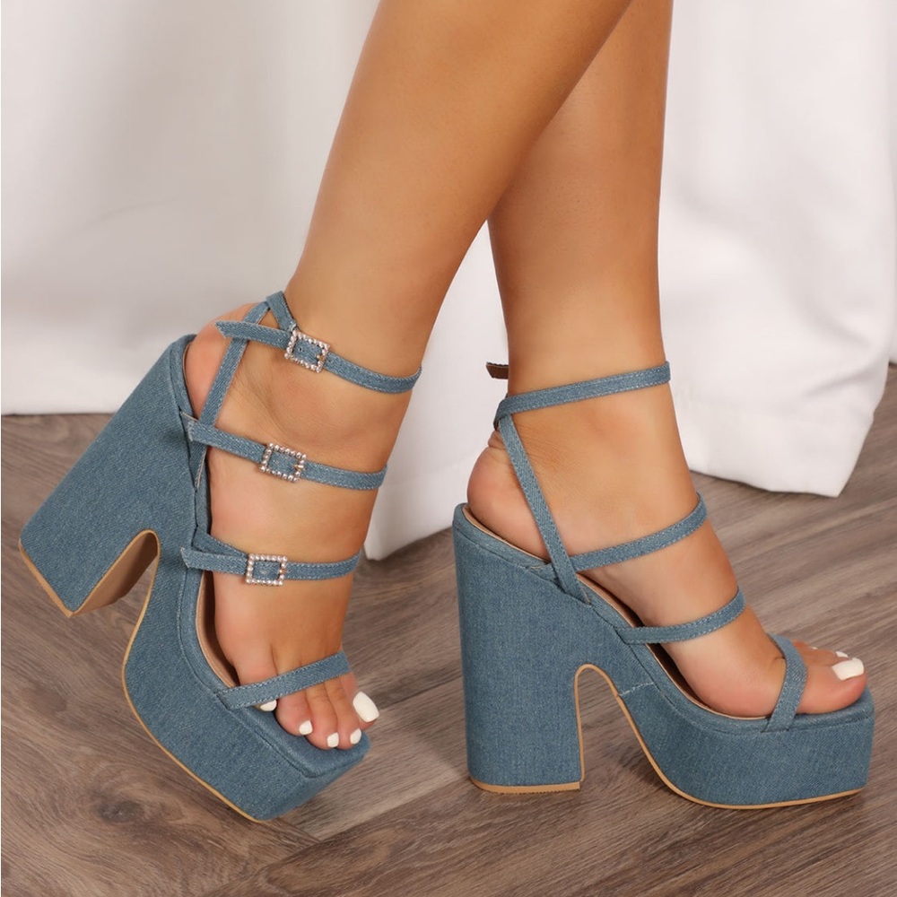 Fashion Nova Size 9 Blue Platform Sandal